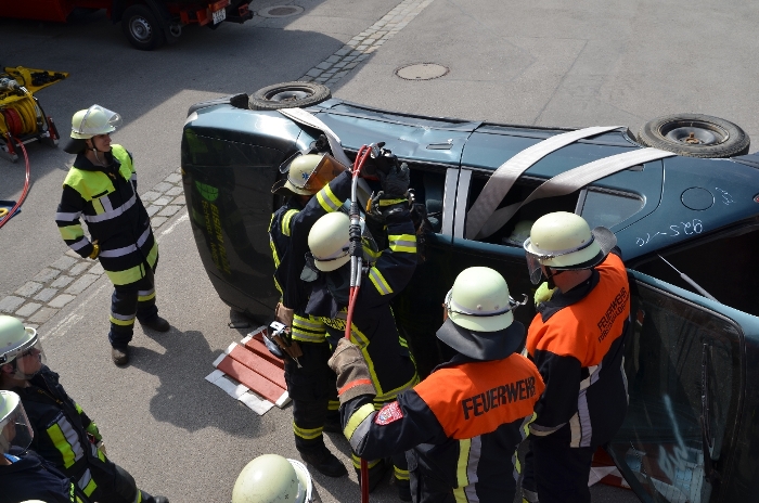 Technische Unfallrettung aus Pkw, Bild 1