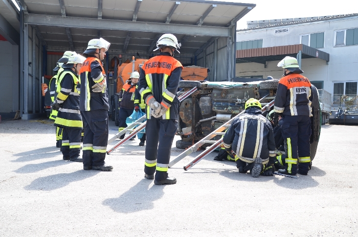 Technische Unfallrettung aus Pkw, Bild 3