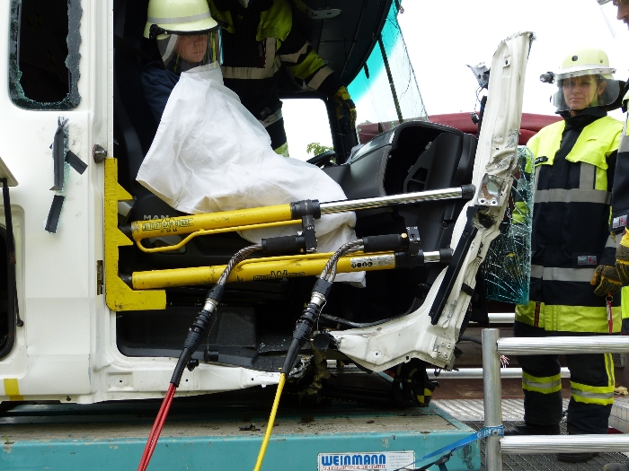 Technische Unfallrettung aus Lkw, Bild 1