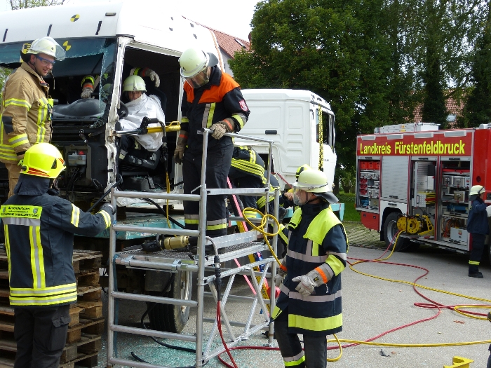 Technische Unfallrettung aus Lkw, Bild 2