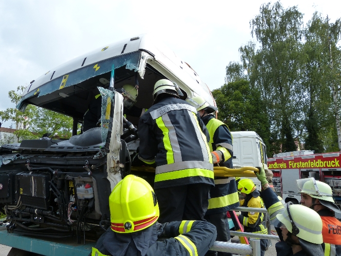 Technische Unfallrettung aus Lkw, Bild 3