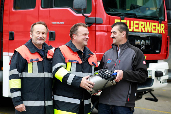 Firma Güntner spendet Tauchpumpen für die Feuerwehren des Landkreises FFB