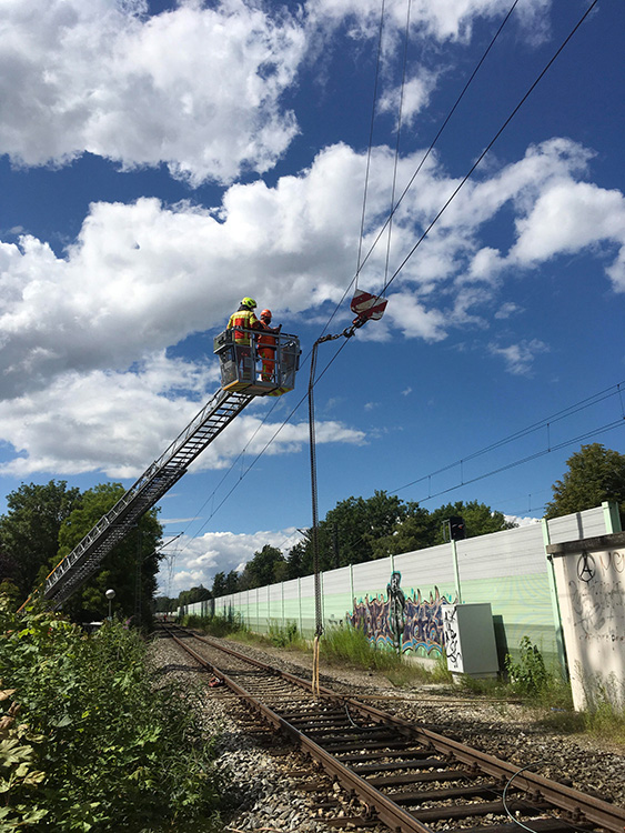 Unfall mit Kran an Bahnstrecke