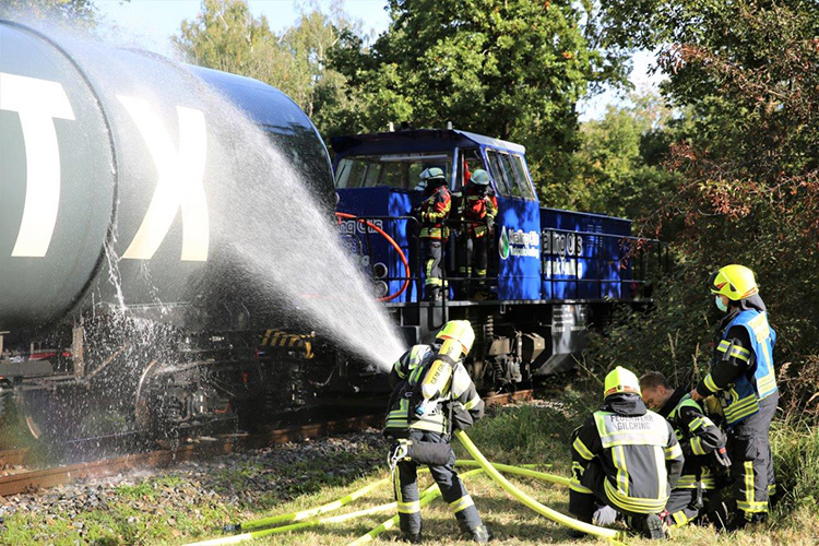 Katastrophenschutzübung 2021 - 07 Kühlung Kesselwagen Gilching