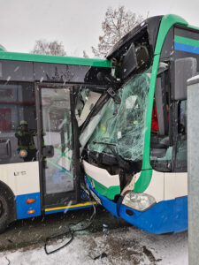 Busunfall mit mehreren Verletzten Personen in der Hasenheide