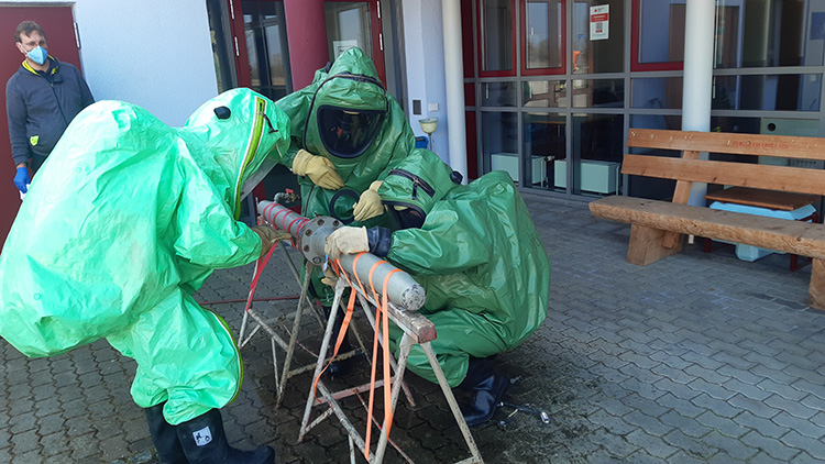 Lehrgang für Träger von Chemikalienschutzanzügen, Bild 2