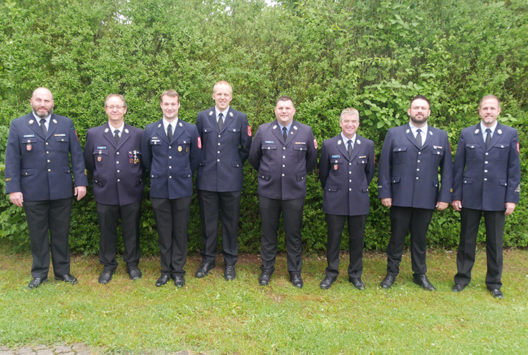 Die neuen Mitglieder der Kreisbrandinspektion Fürstenfeldbruck, v.l.n.r: KBR Christoph Gasteiger, Fachberater Tim Pelzl, Fachberater Christian Keller, KBM Thomas Wagner, SBM Christian Ruder, SBI Thomas Mayrhofer, KBM Florian Rusche, Kreisfeuerwehrarzt Dr. Daniel Wachter