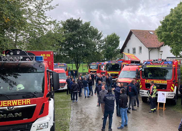 Fahrzeugausstellung der neue beschafften Einsatzfahrzeuge im Landkreis anlässlich des jährlichen Kommandantentages in Adelshofen.