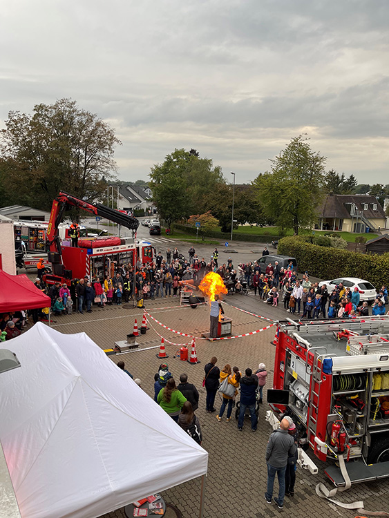 Vorführung einer Fettexplosion in Olching