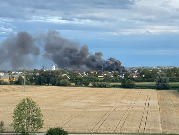 Großbrand einer Scheune im Ortskern von Maisach, Bild 2