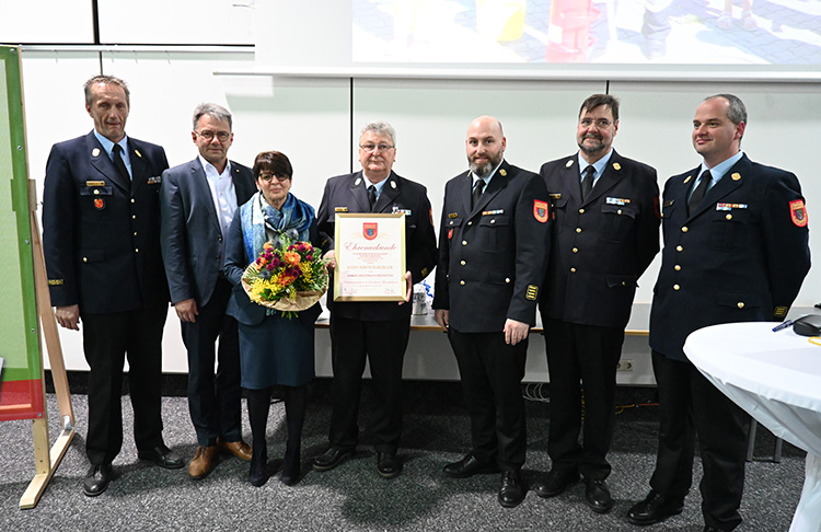 Ernennung von Kreisbrandinspektor Hans Hintersberger zum Ehrenkreisbrandinspektor