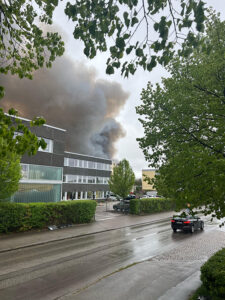 Brand einer Tennishalle in Germering ohne verletzte Personen, Bild 2