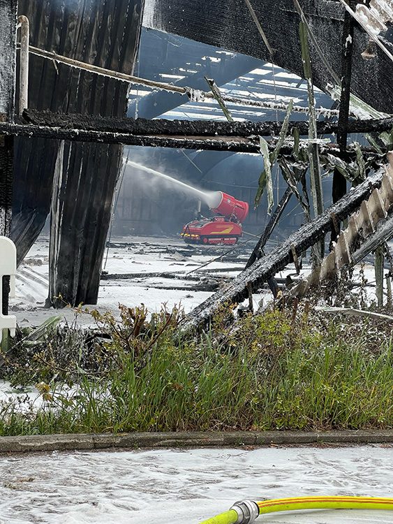 Brand einer Tennishalle in Germering ohne verletzte Personen, Bild 3