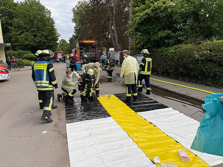 Dachstuhlbrand in Gröbenzell fordert zahlreiche Einsatzkräfte