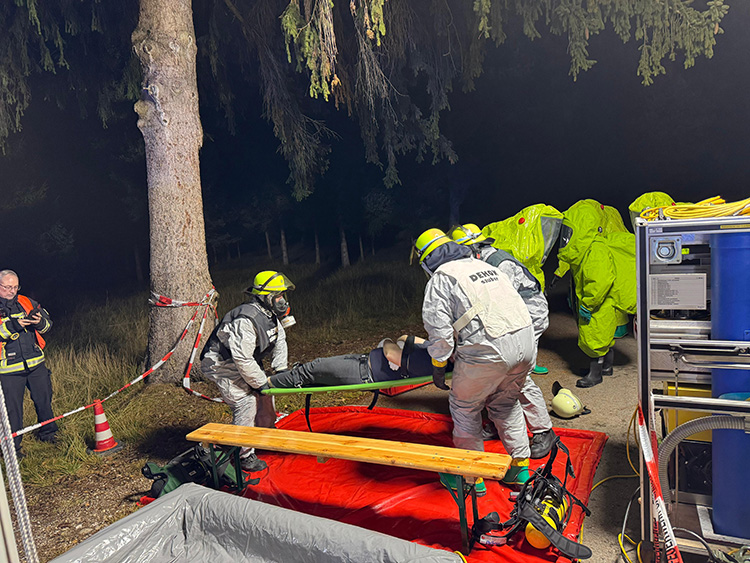 Gefahrgutübung Tanklage Krailing, Bild 11