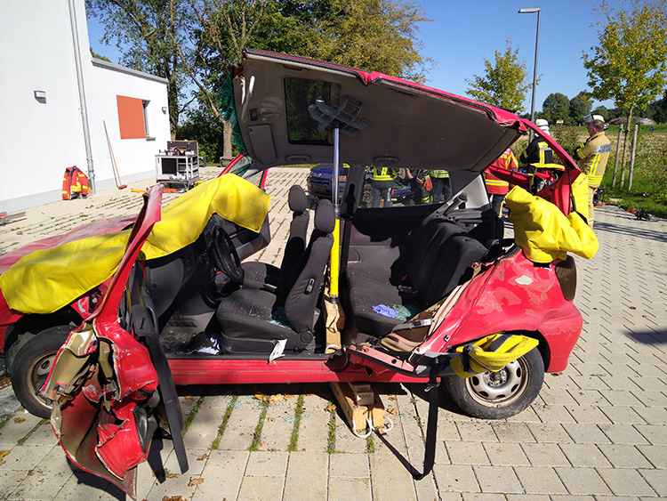 Aufruf: Kreisfeuerwehrverband sucht Schrottfahrzeuge f&uuml;r Ausbildungsveranstaltungen in technischer Hilfeleistung!