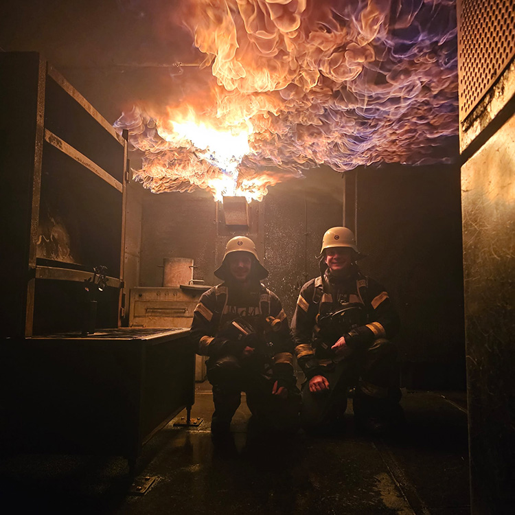 Intensivtraining im Brandübungscontainer
