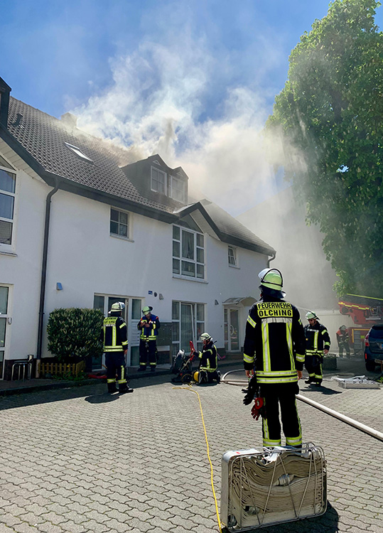 Dachstuhlbrand w&auml;hrend Maibaumaufstellung