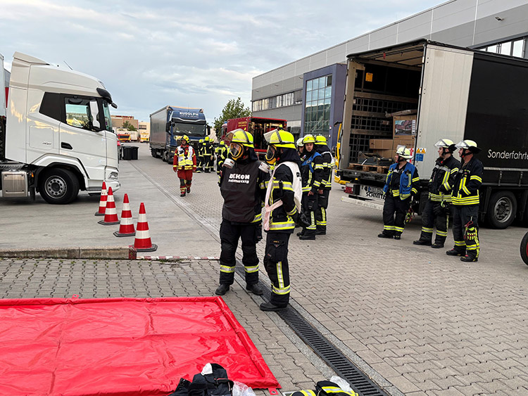 Gefahrstoffaustritt bei Verladearbeiten, Bild 1